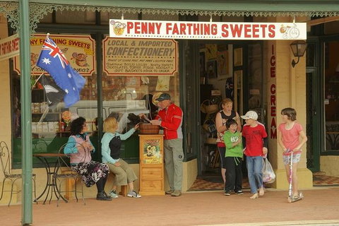 2-Day Wave Rock, York, Wildflowers & Aboriginal Experience - Accommodation Adelaide 4